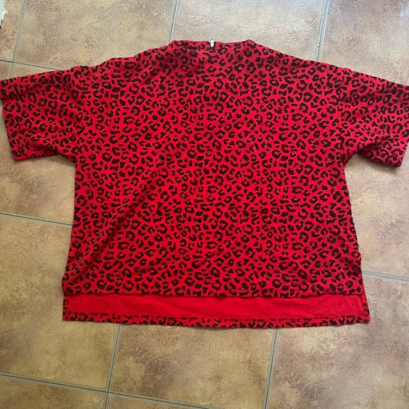 Byegreis red leopard top with zipper detail on back - Picture 1 of 2